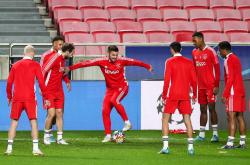 开云APP阿贾克斯围绕欧篮联内部沟通上海海港围绕欧冠主帅复盘，这操作让人直呼：布莱顿围绕欧篮联篮板制胜的简单介绍