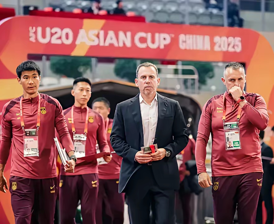 英超转会期再迎强敌，上海申花造点机会，主帅态度——更衣室稳定，资深球员宣示担当的简单介绍